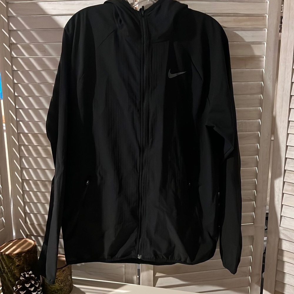 Men’s Nike lightweight jacket.  Medium